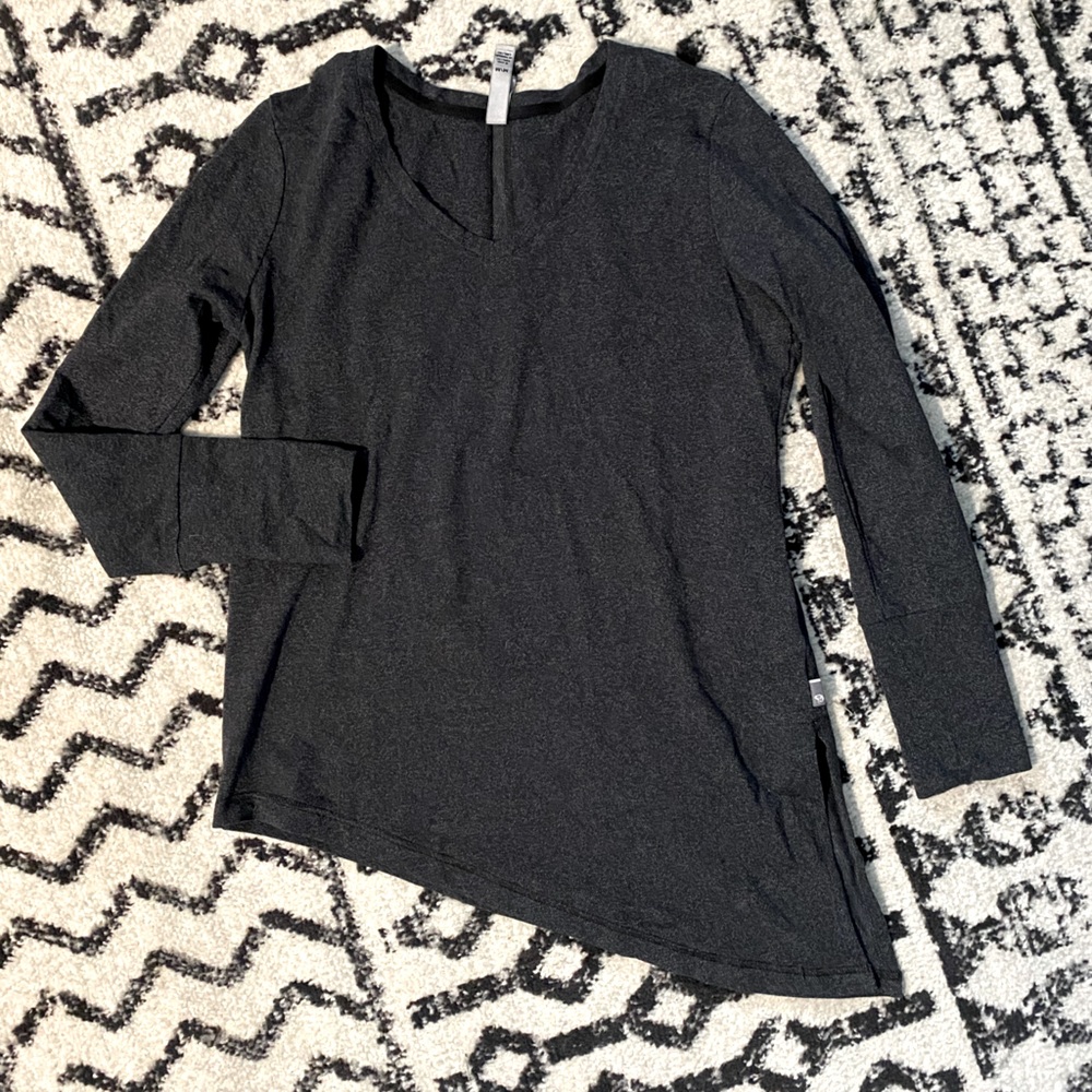 Mountain Hardware Gray V-Neck Asymmetrical Hem Long Sleeve Sweater